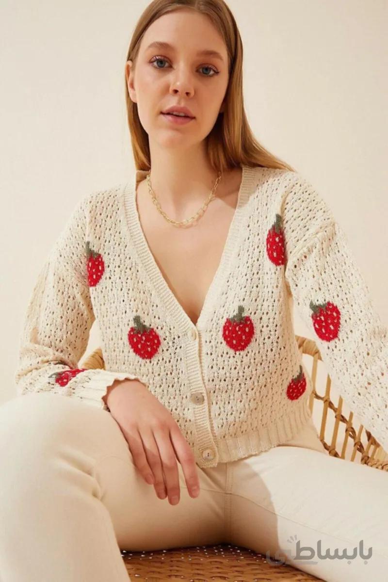 gozdefashion ژاکت کش باف پشمی دکمه دار زنانه اکرو طرح توت فرنگی