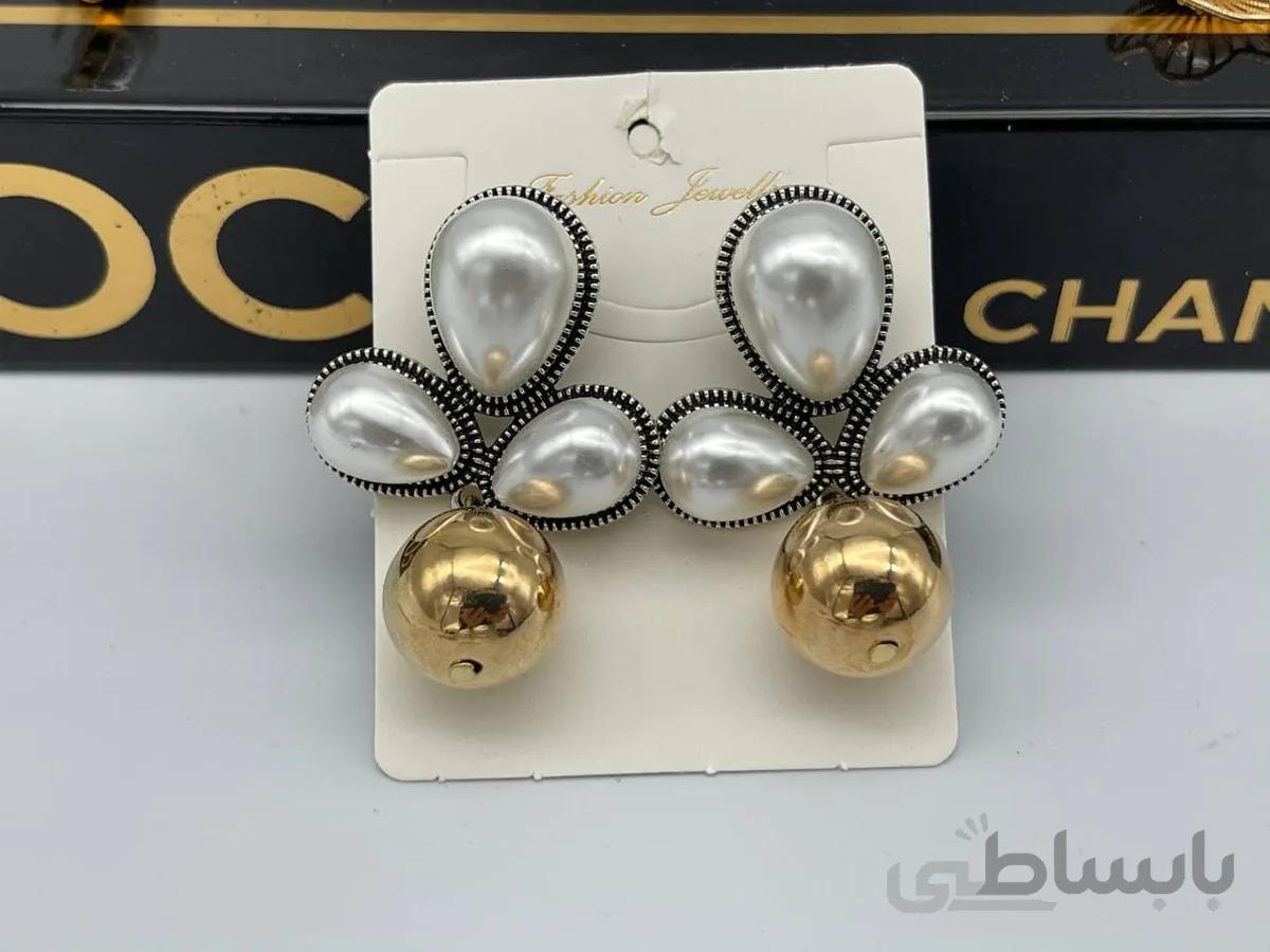 گوشواره مرواریدی با آویز مروارید طلایی