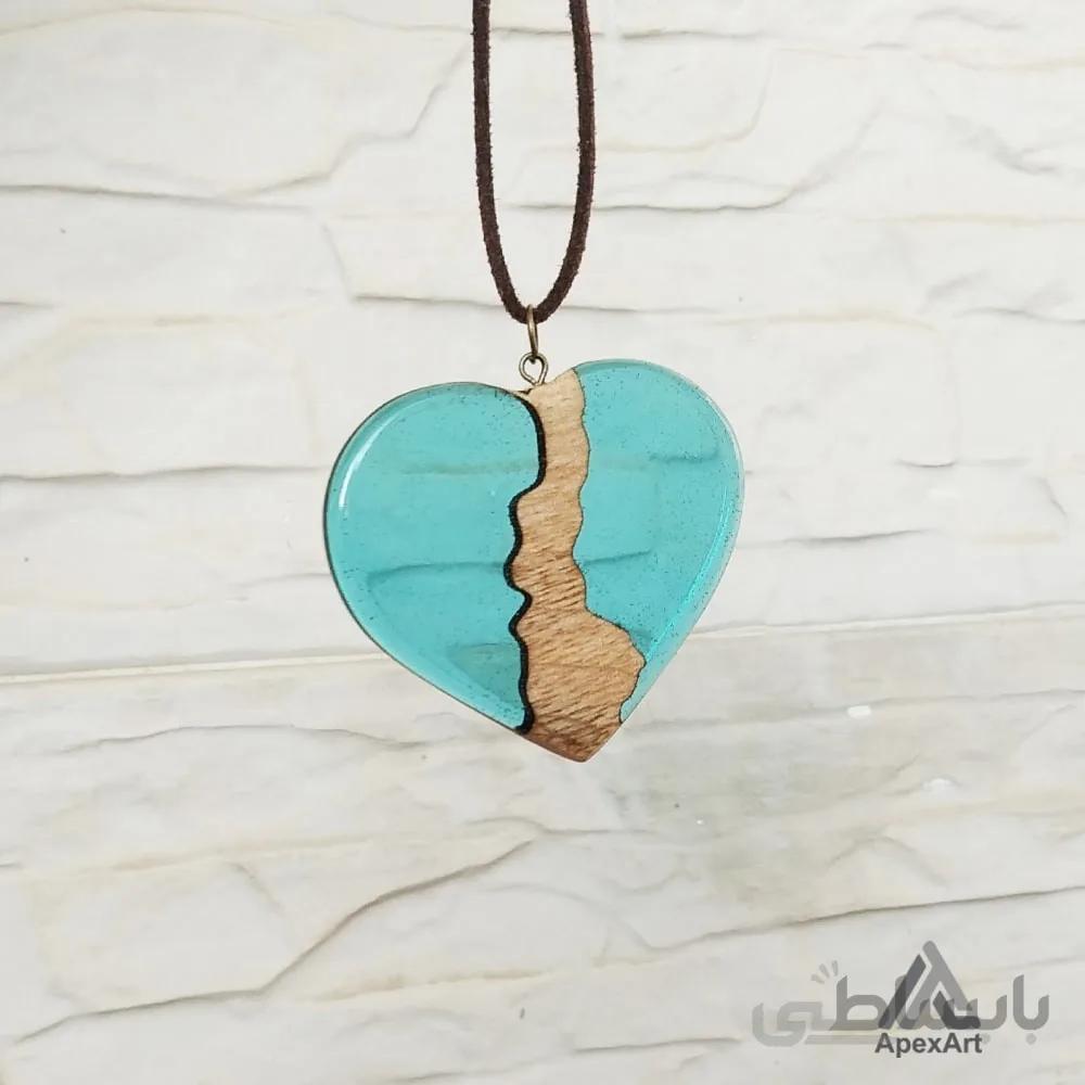 گردنبند چوبی طرح قلب شکسته