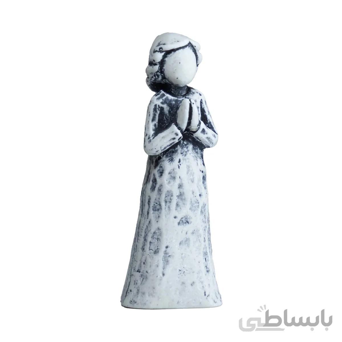 مجسمه دختر سپاس گذار
