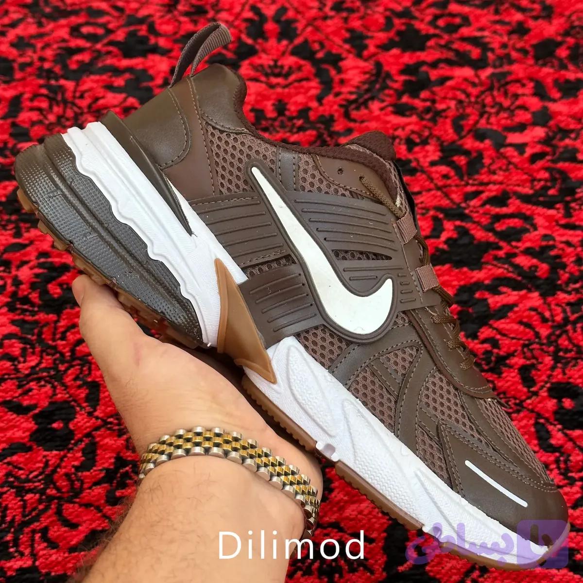 کفش کتانی مردانه نایک v2k قهوه ای سفید — تصویر 1