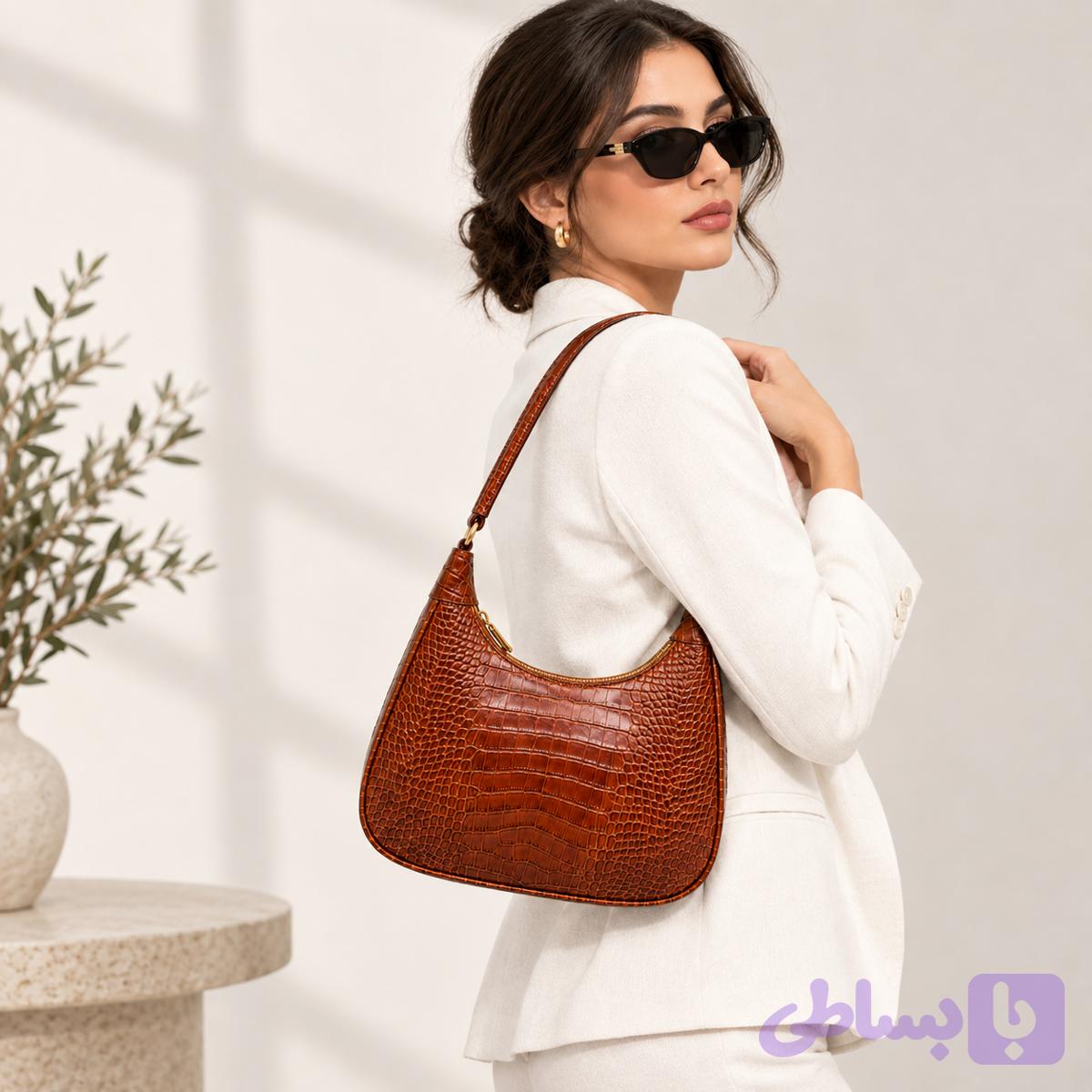 کیف تمام چرم طبیعی مدل هلالی — تصویر 1