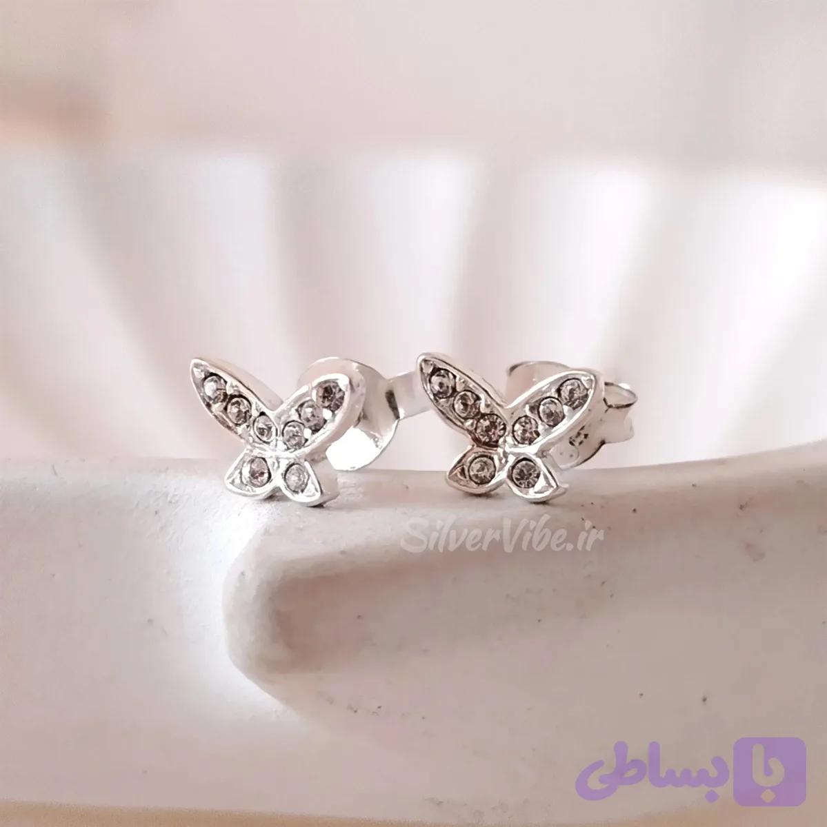 گوشواره نقره زنانه طرح پروانه نگین دار مینیمال — تصویر 1