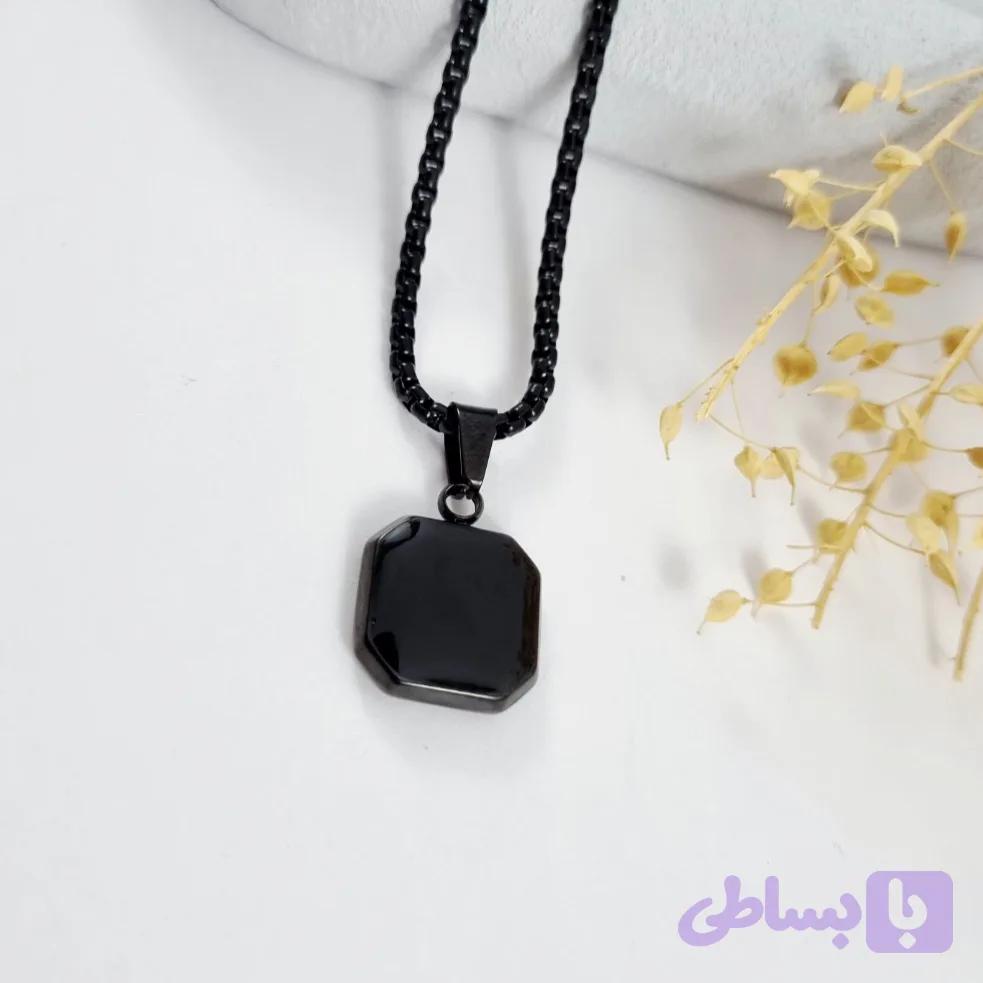 گردنبند مردانه سنگ اونیکس مشکی تراش‌خورده با زنجیر استیل – دلسامه ‌