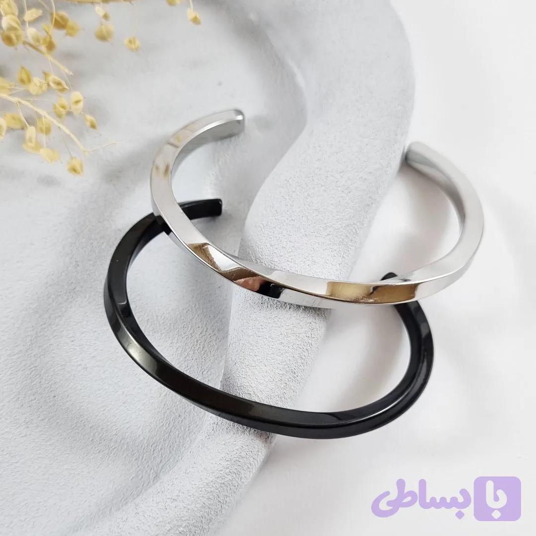 بنگل زنانه استیل طرح پیچ مینیمال در رنگ مشکی و نقره‌ای | دلسامه — تصویر 1