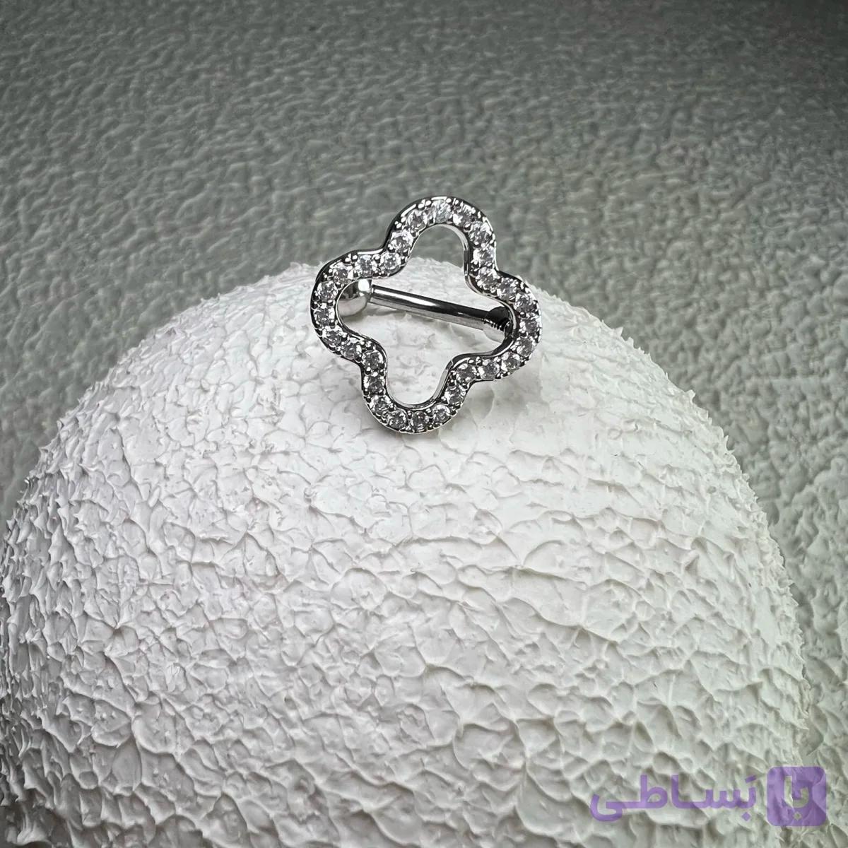 پیرسینگ ناف جواهری نقره ای ریورس طرح ونکلیف کد 579 — تصویر 1