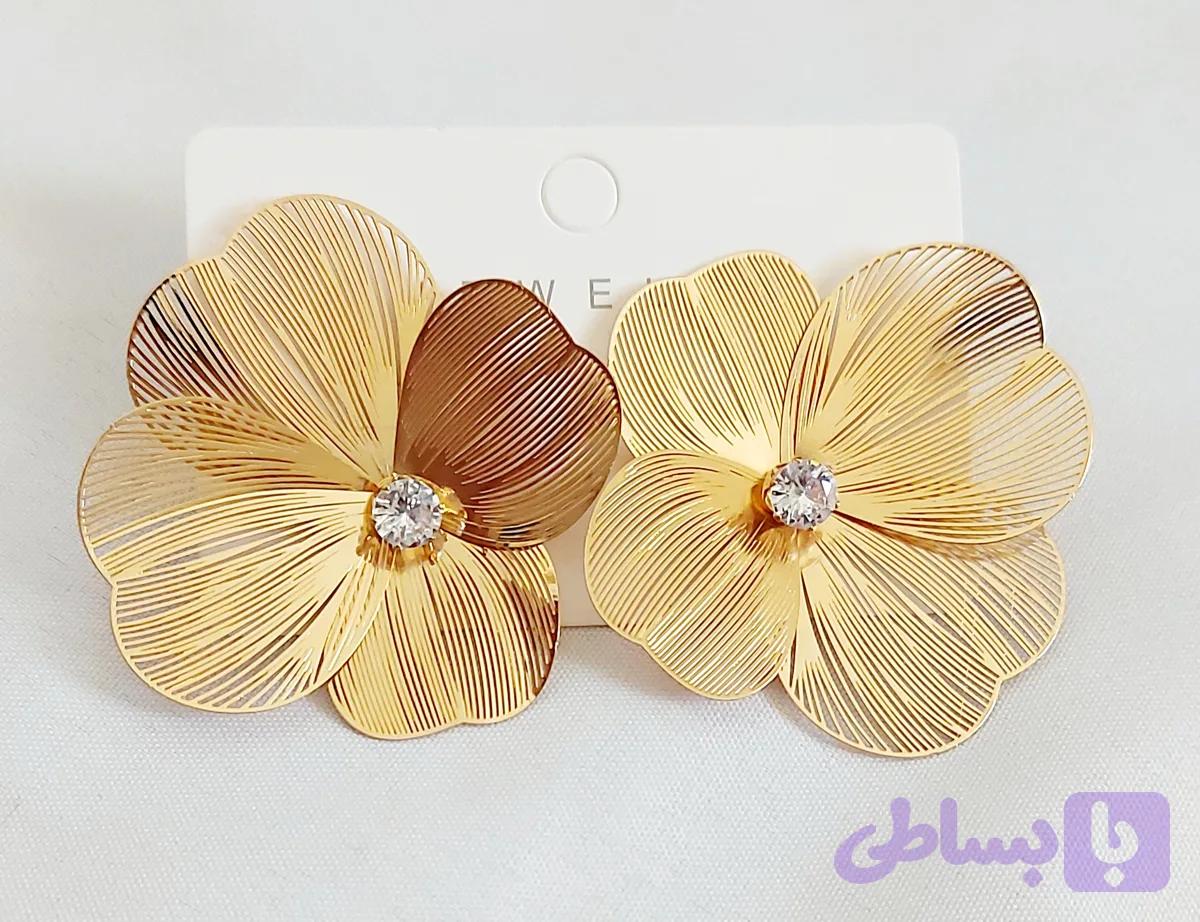 گوشواره میخی طرح گل طلایی