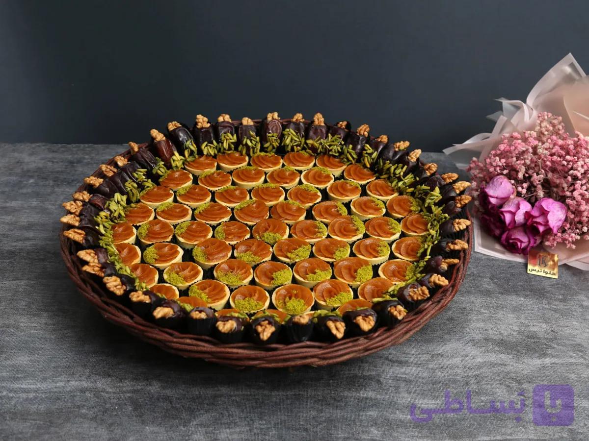 سبد حصیری میکس حلوا تارت ممتاز و خرما آجیلی — تصویر 1