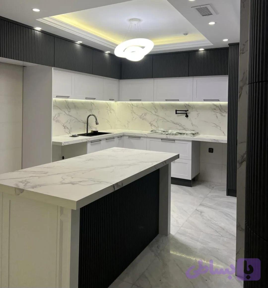 کابینت سفیدطوسی باصفحه شرکتی تنوع رنگ کدb۴۳۲
