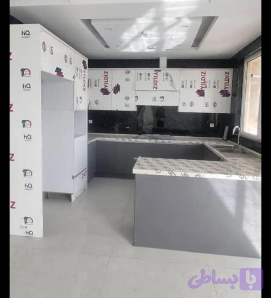کابینت هایگلاس یلدیز دورنگ کد zx۳۵۳