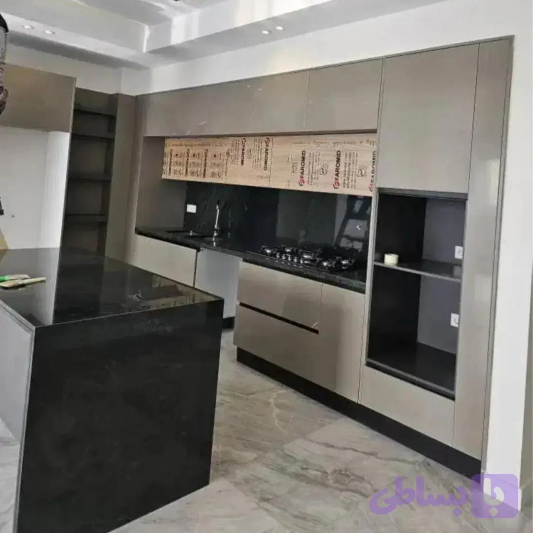 کابینت هایگلاس طوسی وفرامید در۴قسط کد ۴۹۴