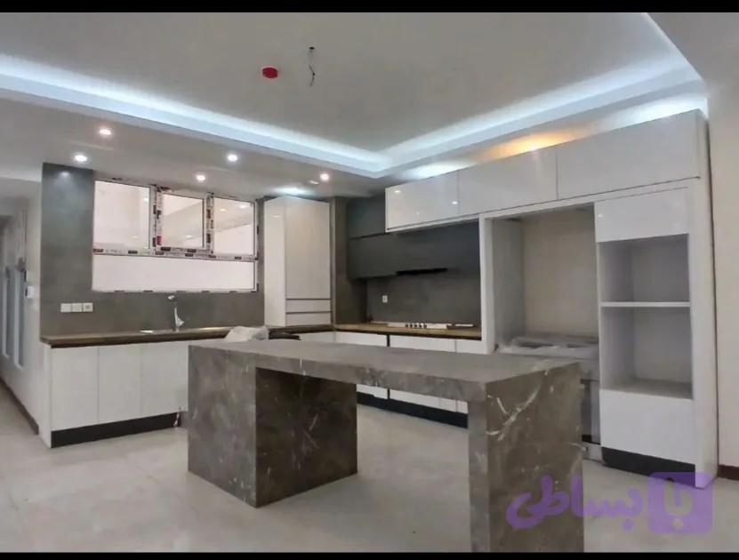 کابینت هایگلس سفیدپاک چوب همرا با جزیره کدB ۲۲۵