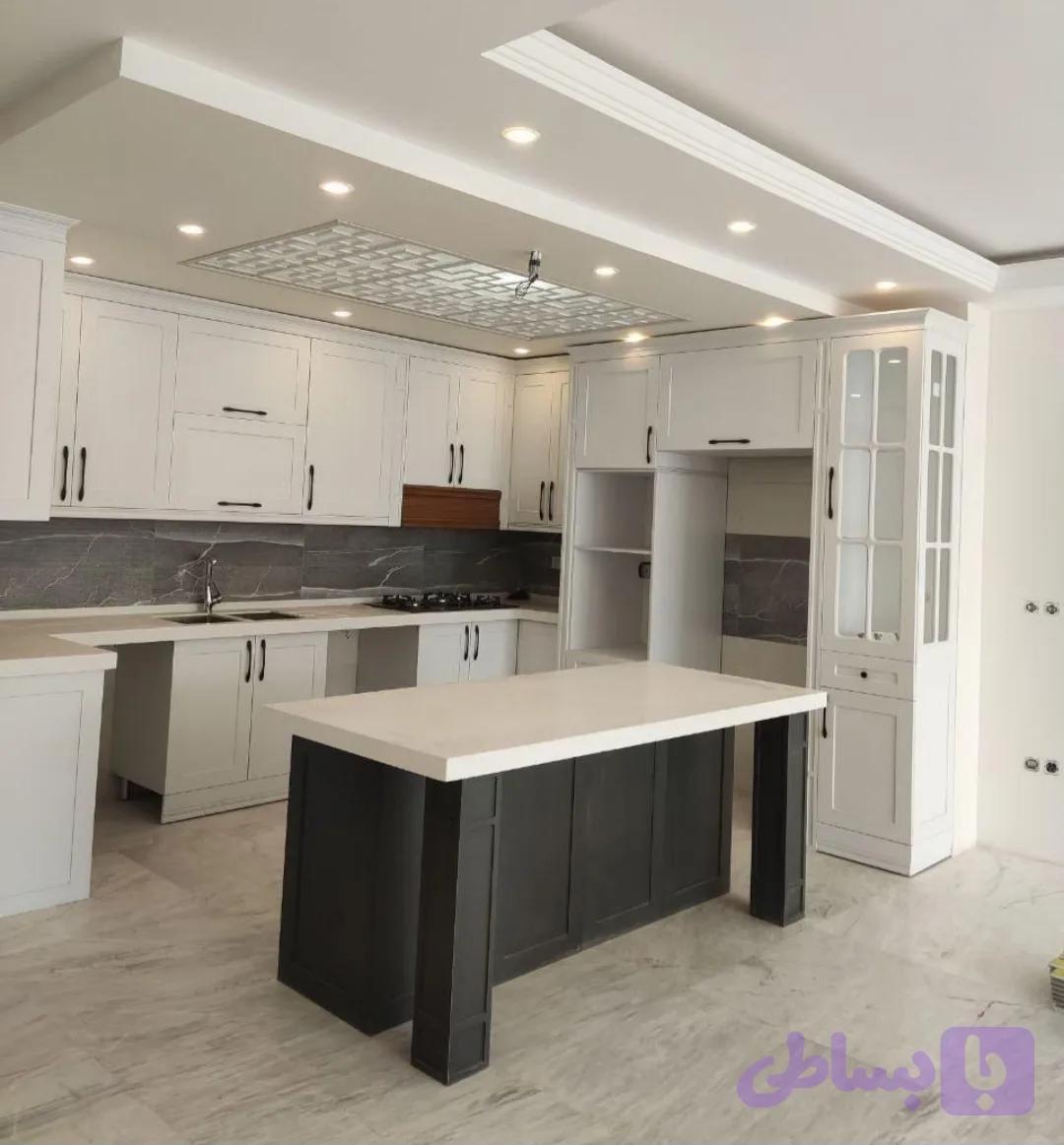 کابینت نیوکلاسیک دورنگ وکیوم باصفحه شرکتی کدR ۱۶۱