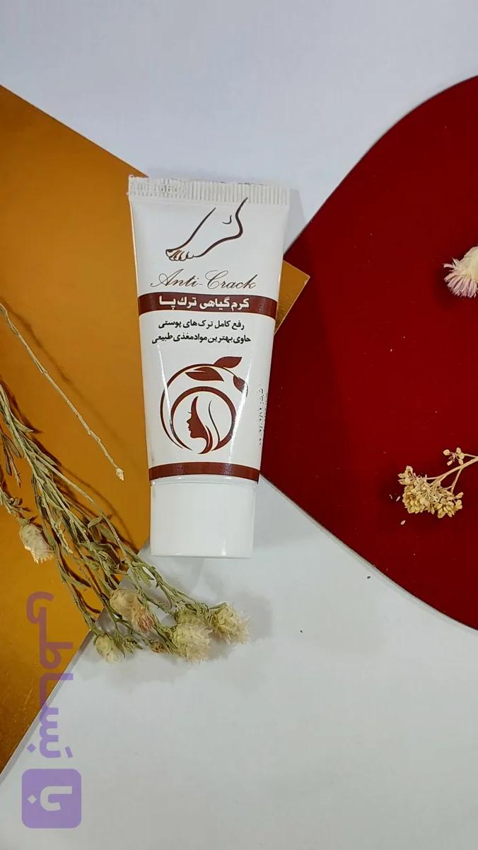 کرم ترک پا آریا حاوی روغن نارگیل و کرچک
