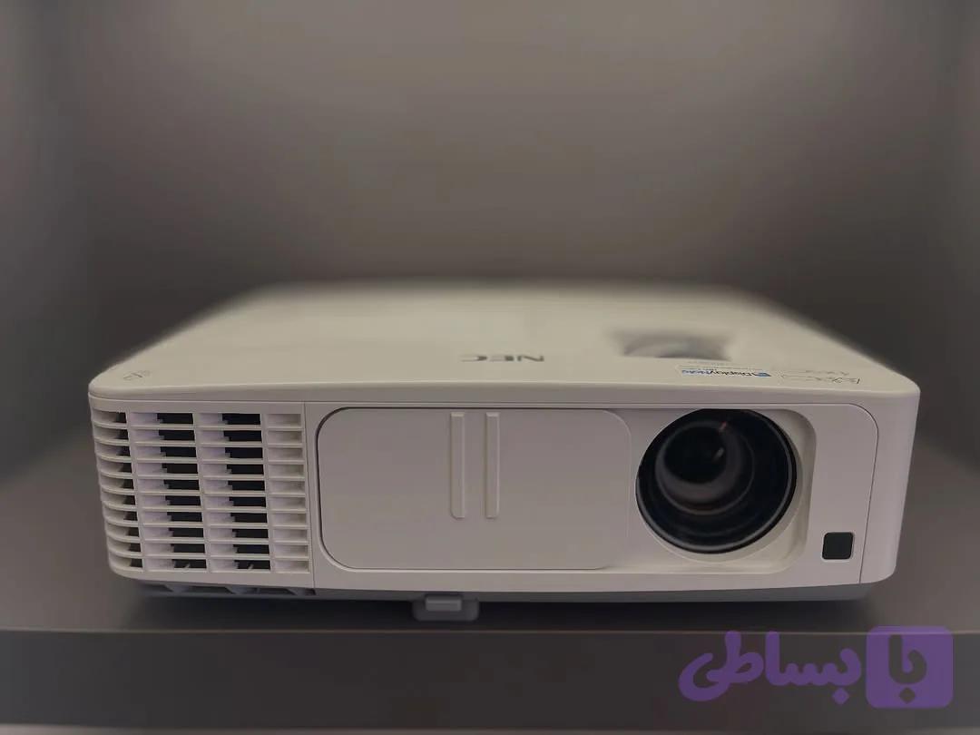 ویدئو پروژکتور ان ای سی NEC مدل PE401H (با کیفیت فول اچ دی - FULL HD) (لامپ در حد نو - میزان نور عالی+)