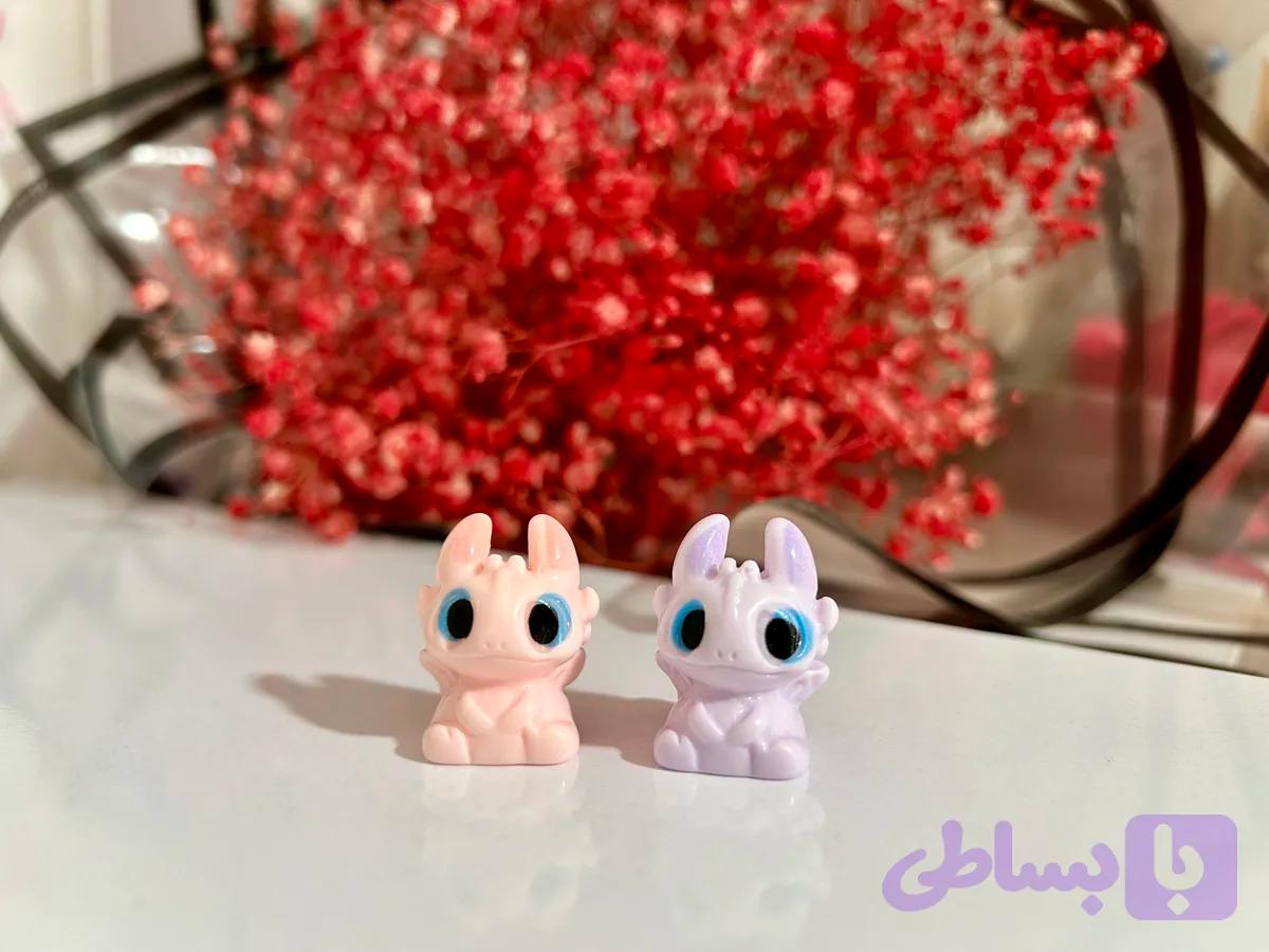 فیگور بی دندون بزرگ نشسته