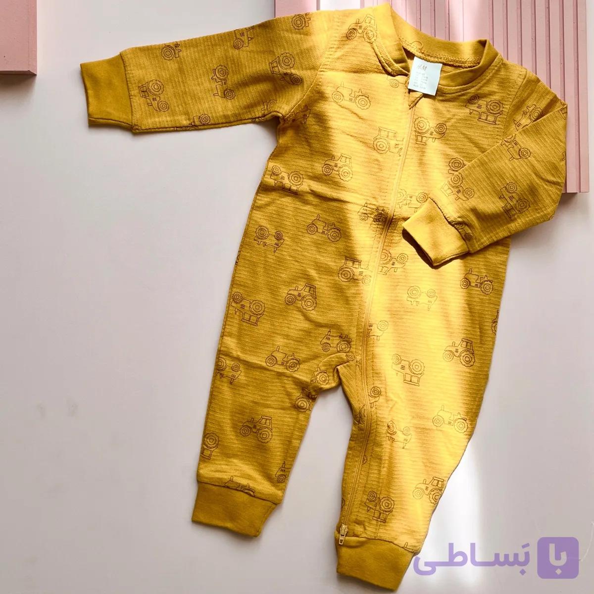 سرهمی نوزادی و بچگانه اچ اند ام خردلی طرح ماشین کد 1224 — تصویر 1