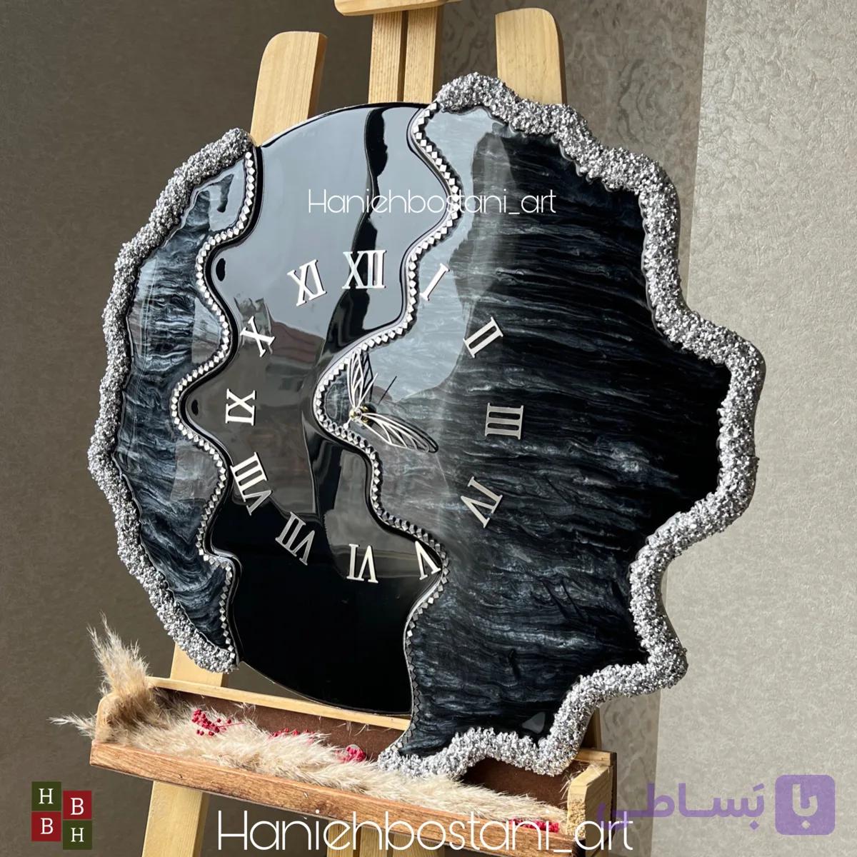 ساعت دیواری طرح دفرمه رزینی مشکی، نقره ای نگین دار