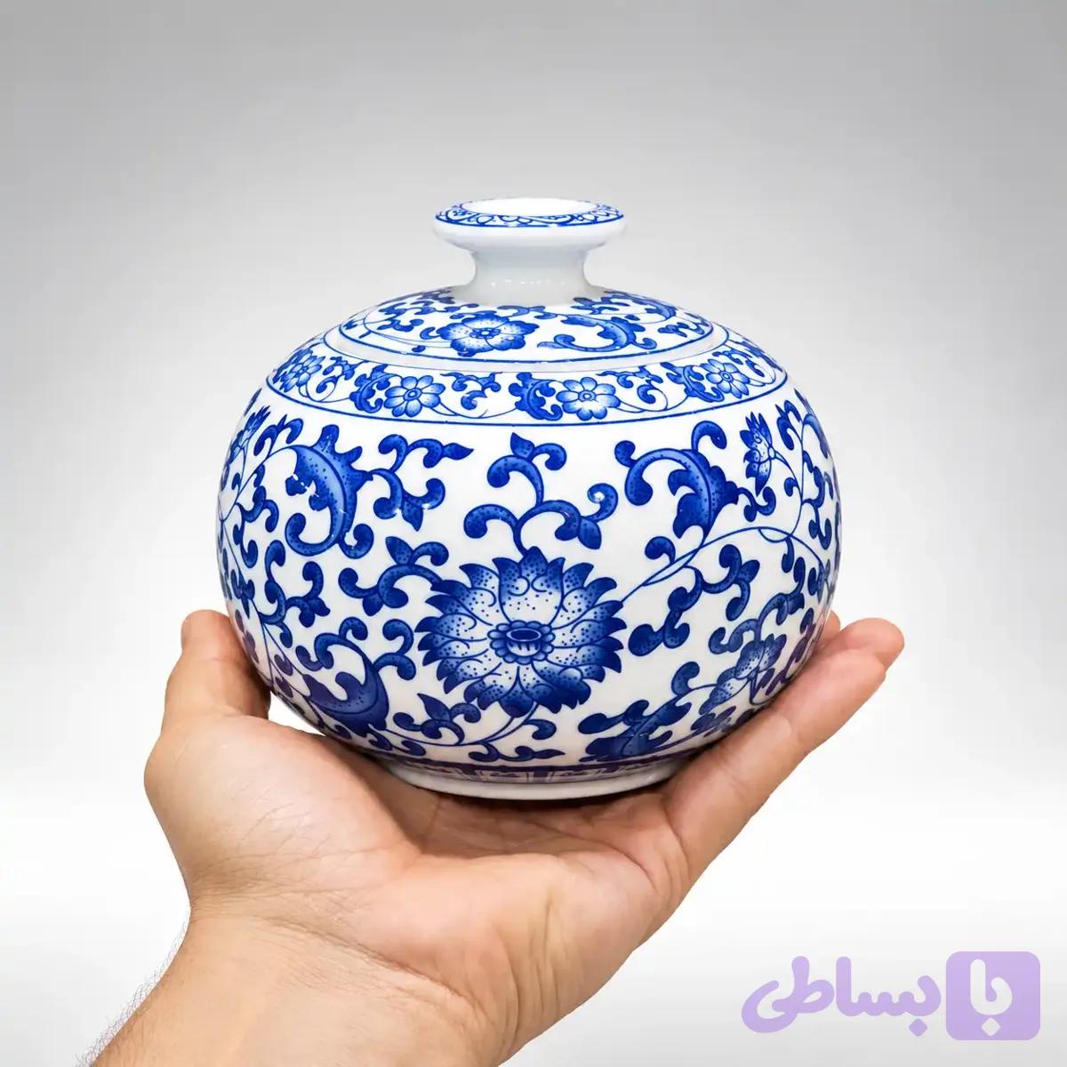 بانکه چینی آبی و سفید طرح گل و اسلیمی — تصویر 1
