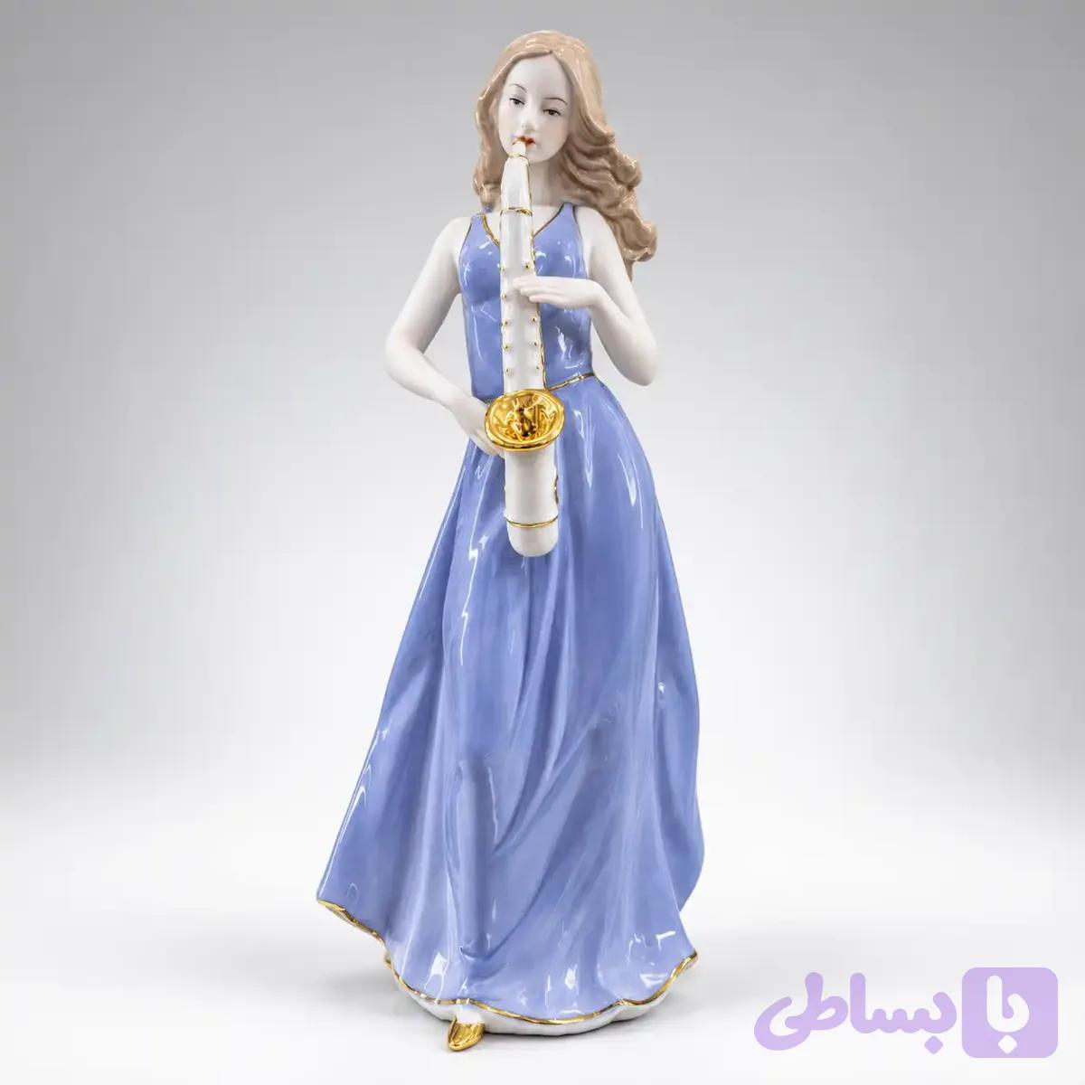مجسمه چینی بانوی نوازنده فلوت با لباس آبی — تصویر 1