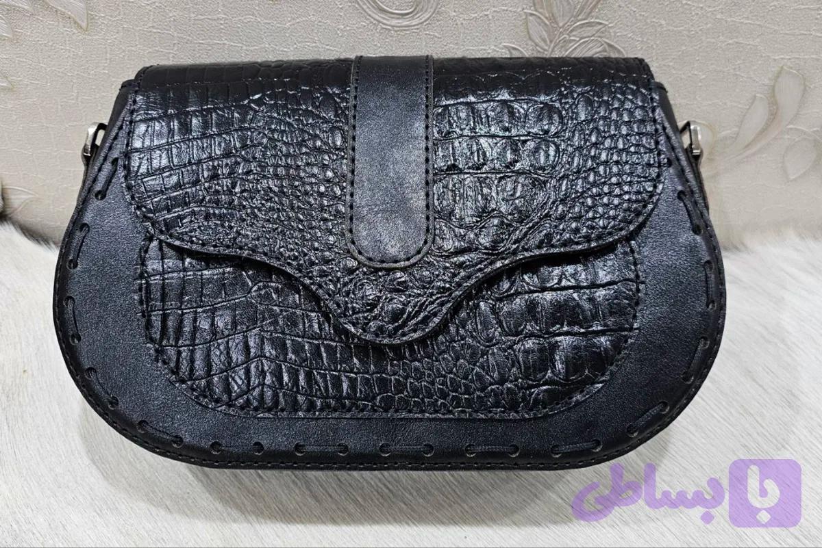 کیف دوشی چرم گاوی و دستدوز