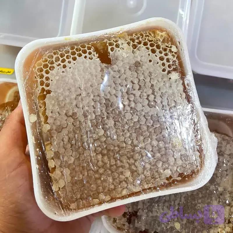 عسل چهل گیاه با موم