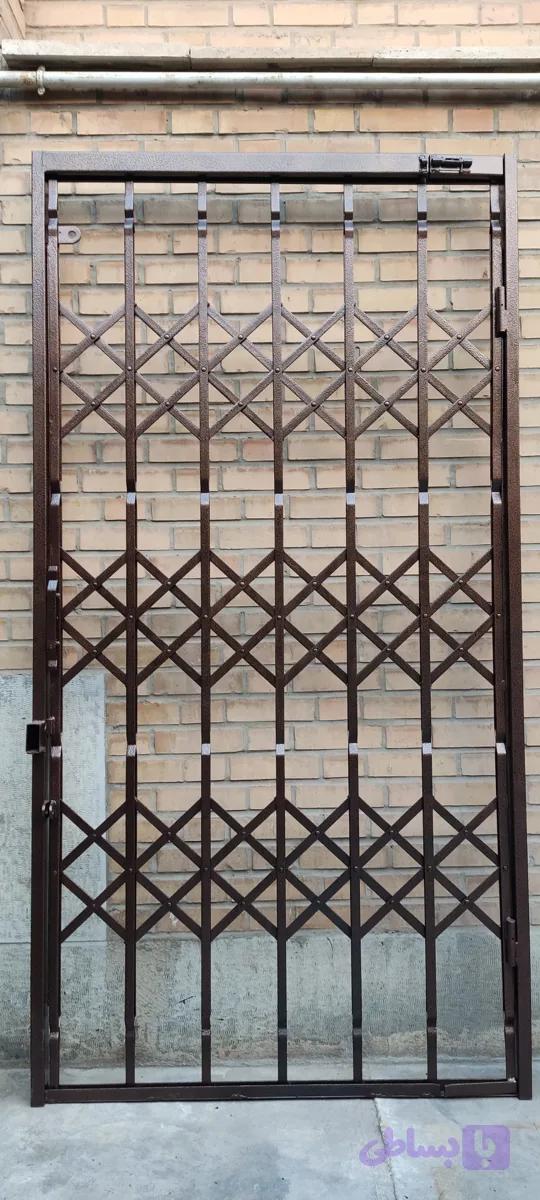 درب آکاردئونی طرح سه گل گرید E: — تصویر 1