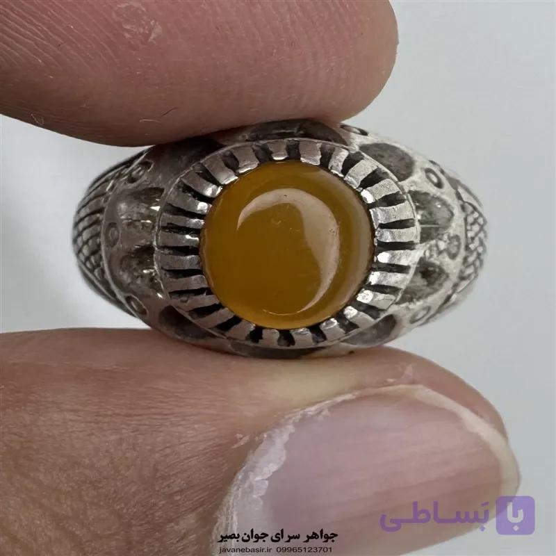 انگشتر عقیق قهوه‌ای روشن با رکاب نقره دست‌ساز — تصویر 1