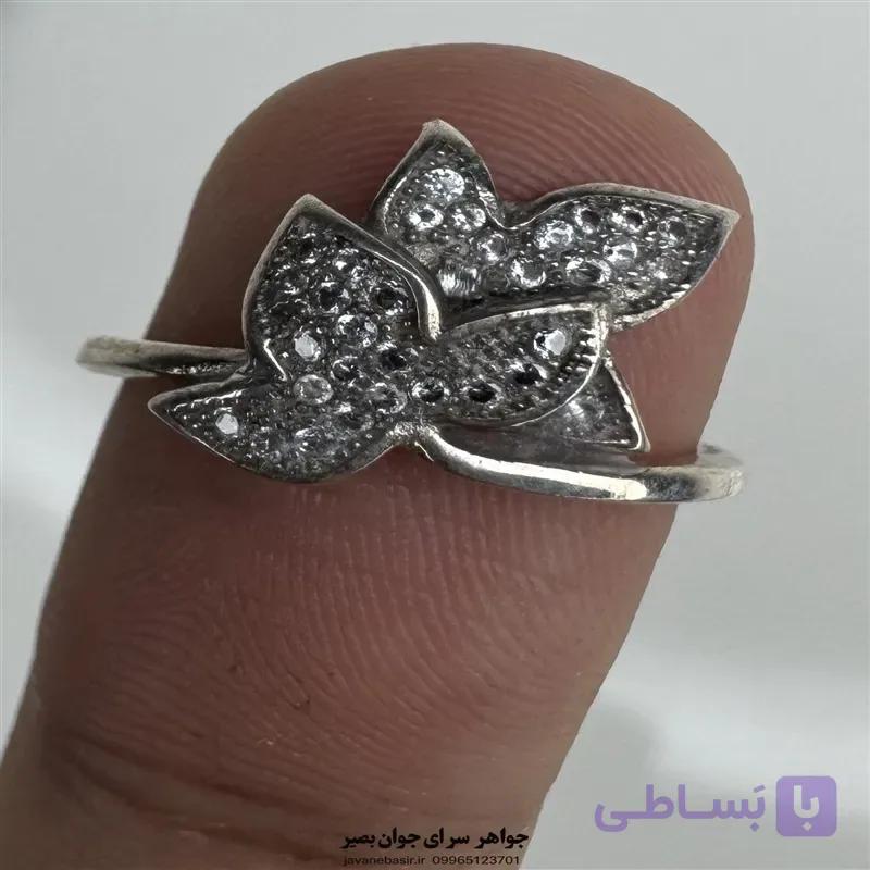 انگشتر زنانه نقره ۹۲۵ با طراحی گل و برگ — تصویر 1