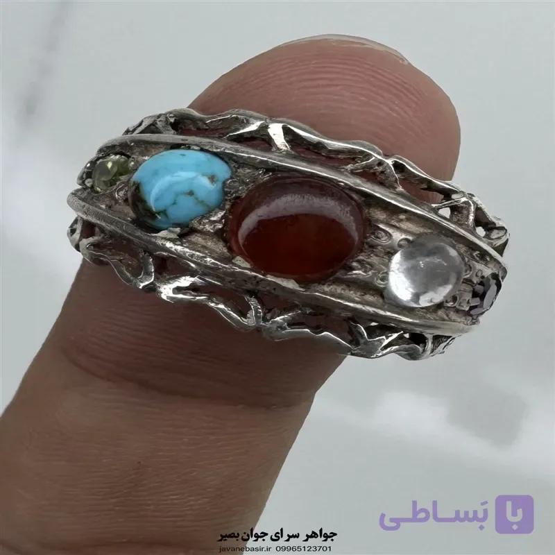انگشتر پنج‌نگینه نقره دست‌ساز با عقیق، فیروزه، زبرجد و یاقوت — تصویر 1