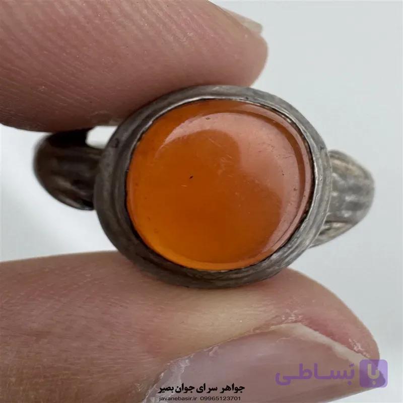 انگشتر عقیق پرتقالی یمنی با رکاب دست دلبر — تصویر 1