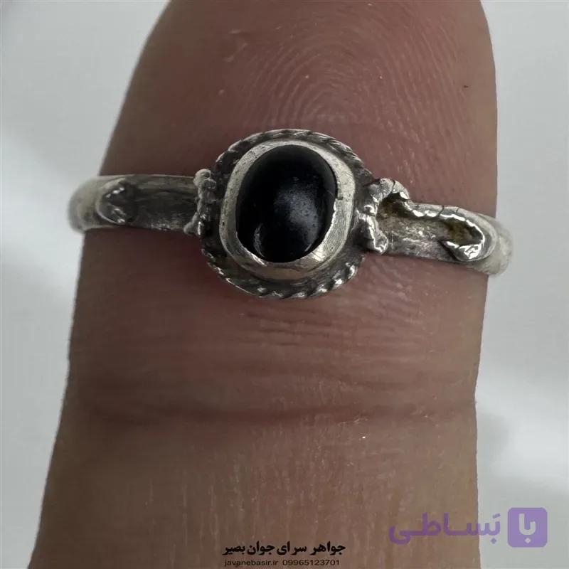 انگشتر آنتیک نقره با سنگ سیاه و رکاب قدیمی — تصویر 1