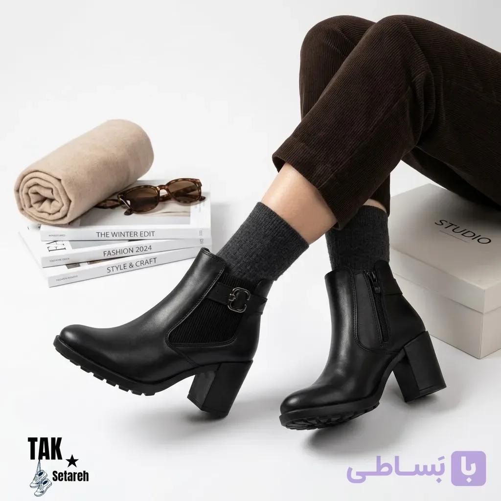 نیم‌بوت زنانه مجلسی مدل سگک‌دار (طراحی شیک زمستانه، کشبافت پلیسه‌ای با سگک تزیینی، زیپ بغل آسان‌پوش و پاشنه پهن دندانه‌دار) — تصویر 1