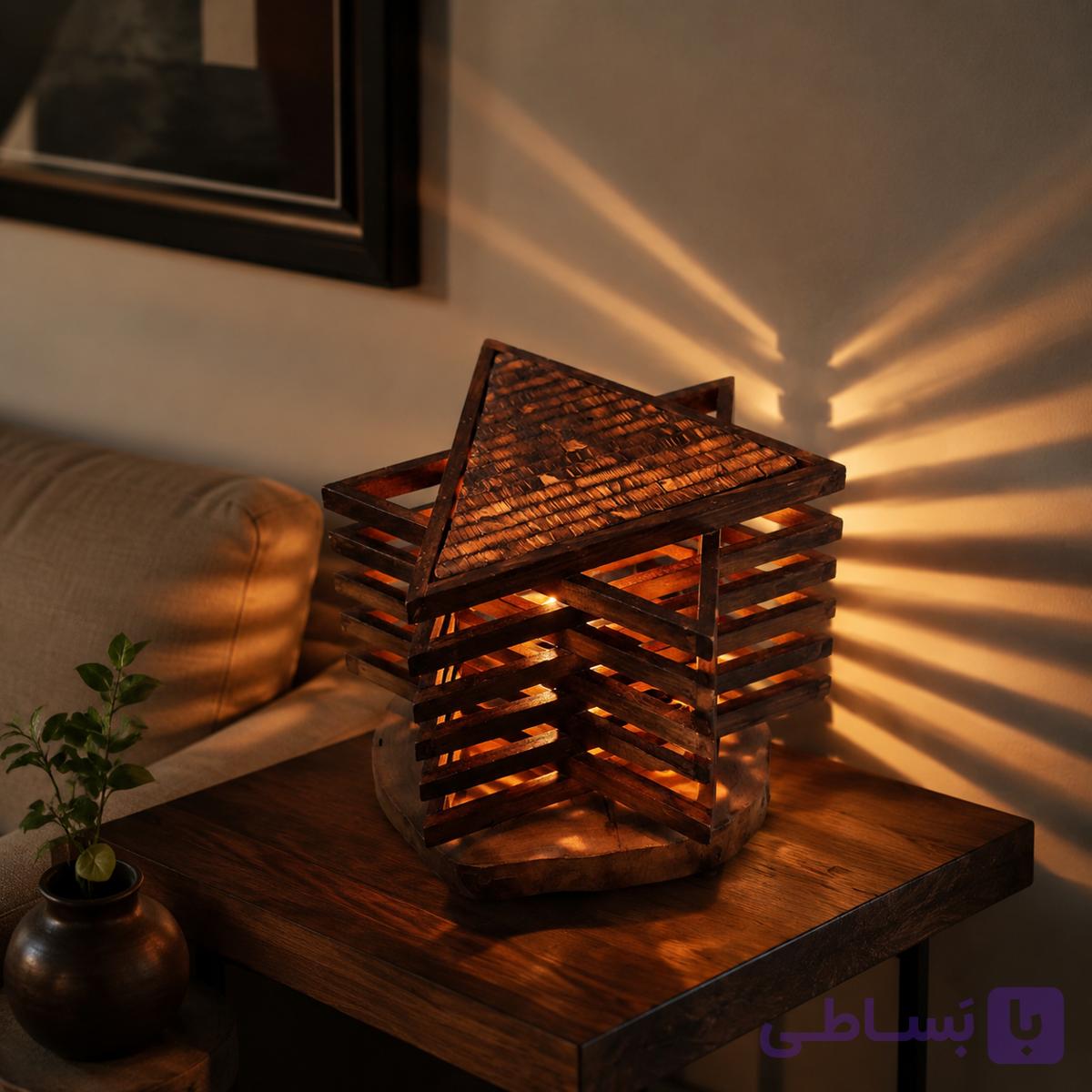 آباژور رومیزی مدرن طرح هندسی لایه‌ای | چوب طبیعی با پوشش کلیر (ارتفاع ۳۷ سانت)