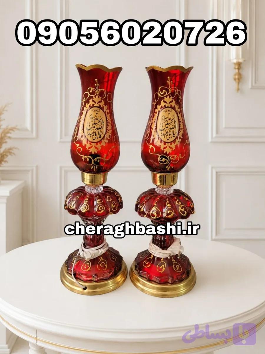 یک چراغ شمعدان لاله مذهبی رومیزی کنار ممبری هیئتی — تصویر 1