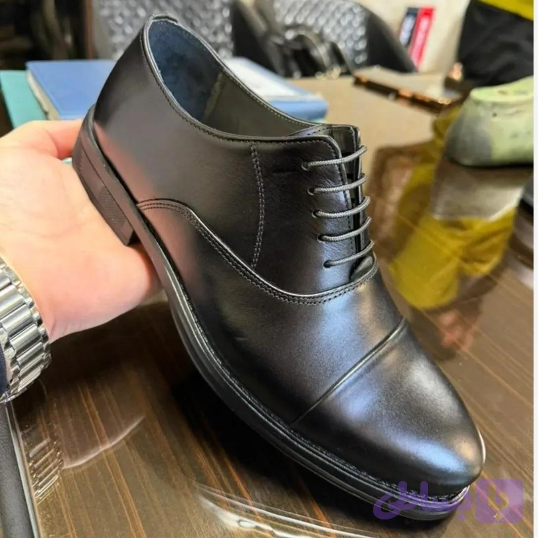 کفش چرم مجلسی مردانه رخشی تبریز مدل مالکوم مشکی رویه و آستر چرم طبیعی زیره لاستیک نشکن
