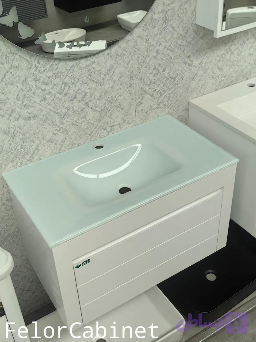کابینت روشویی پی وی سی مدل 1063 با صفحه روشویی تمام شیشه و درب داشبوردی سفید