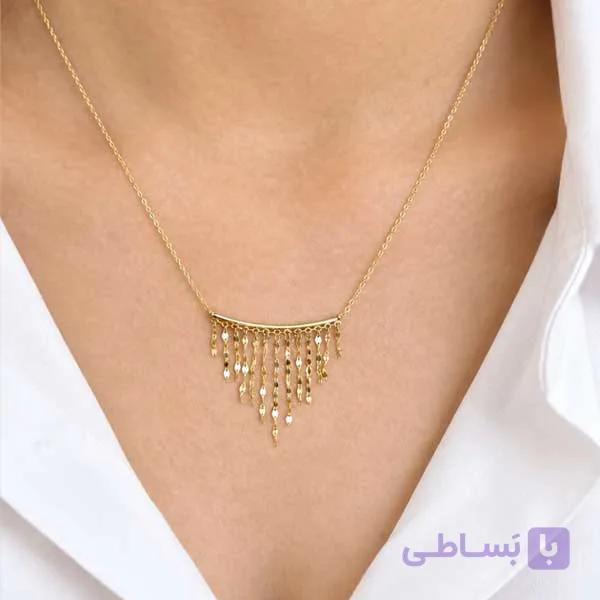 گردنبند شرابه‌ای طلا | درخشش متحرک، ظرافت زنانه و نمای فوق‌العاده