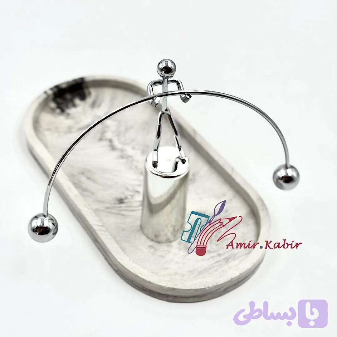 آونگ تعادلی آدمک