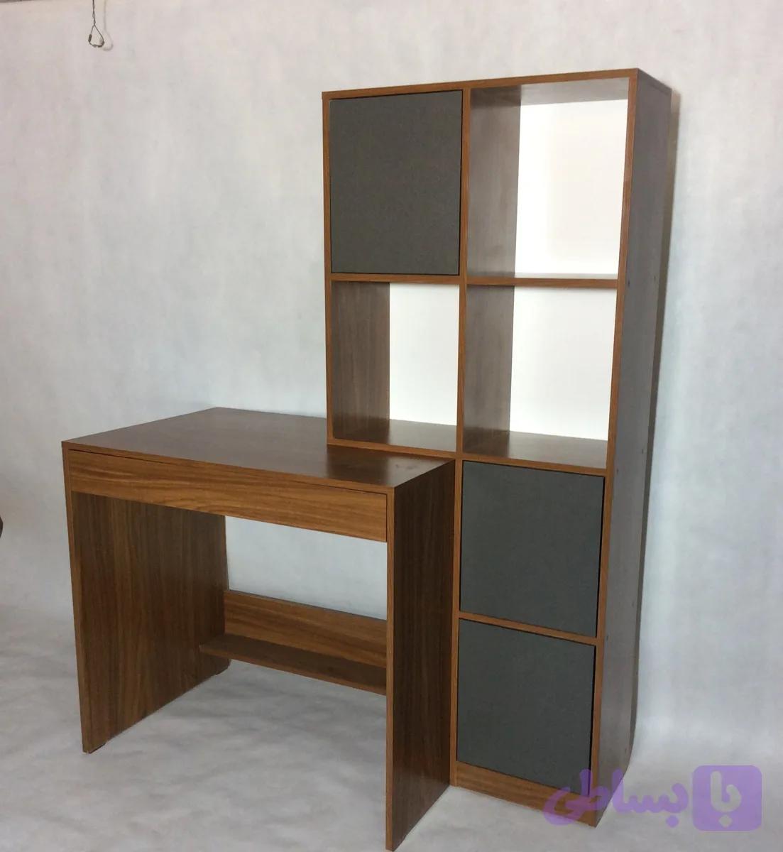 میز تحریر وکتابخانه