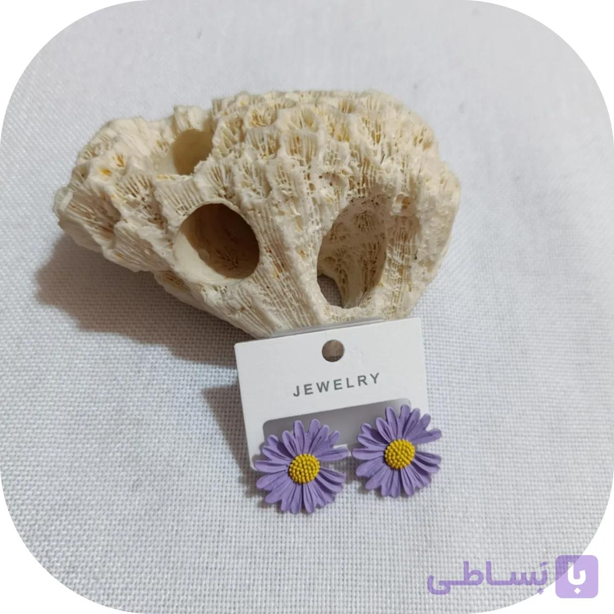 گوشواره میخی جنس پلیمری طرح گل ریز