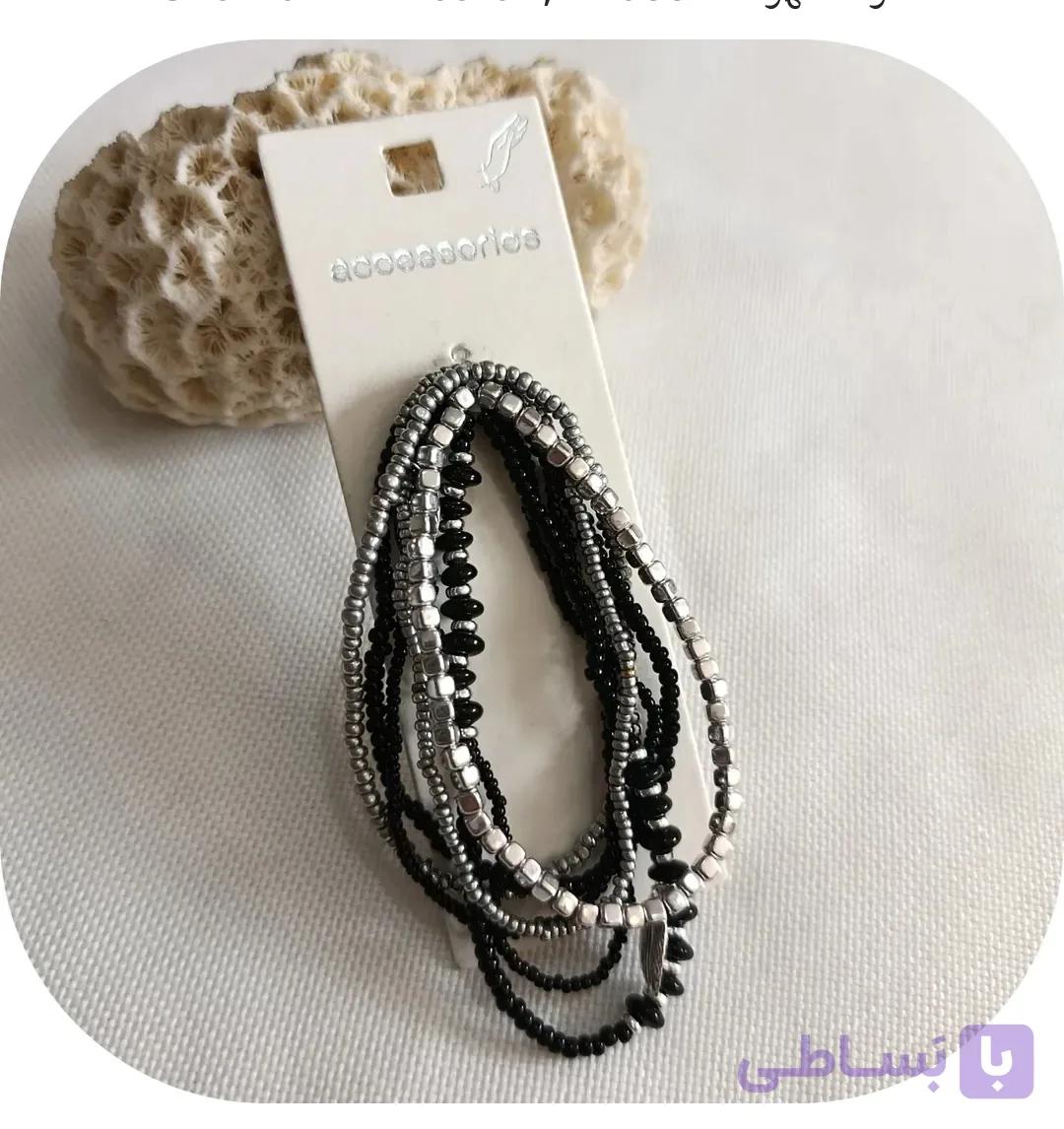 دستبند کشی منجوقی رنگ مشکی و نقره ای برند accessories