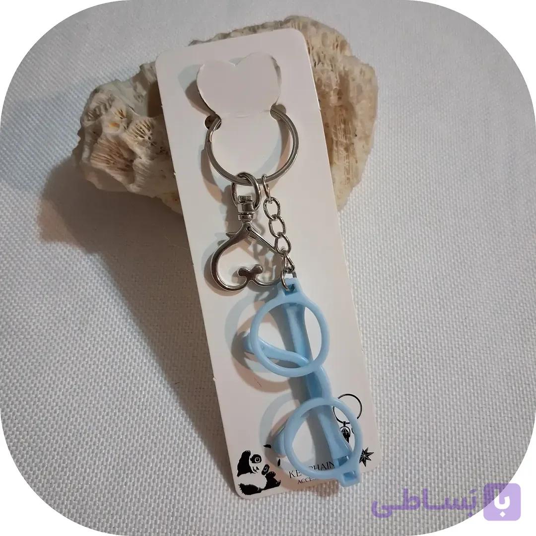 جاسوئیچی و آویز طرح عینک رنگبندی