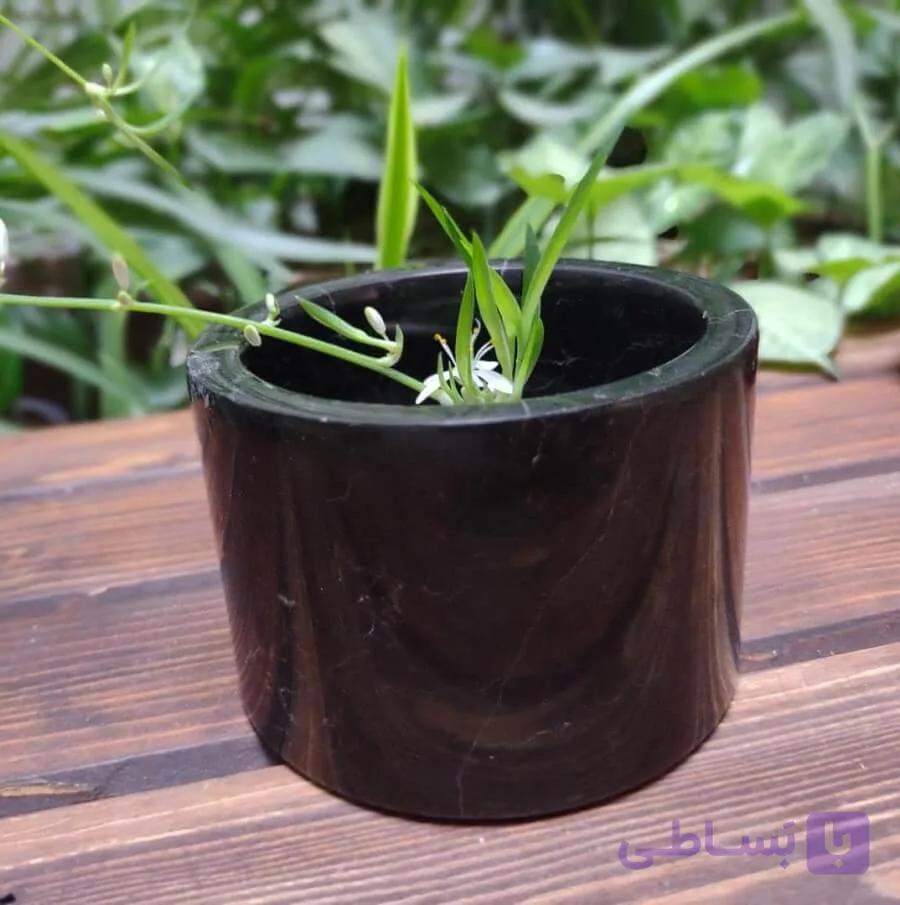 پیاله سنگی لبه دار مشکی گرد — تصویر 1