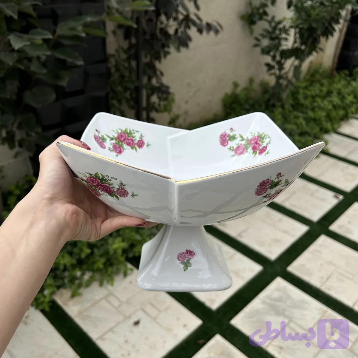 میوه خوری لاله گلسرخی