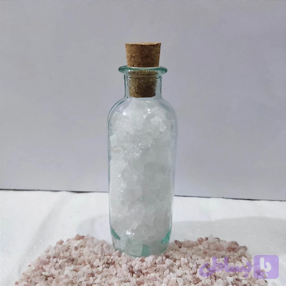 دلنمک جهرم 500گرمی در ظرف ویال شیشه ای و درب چوب پنبه