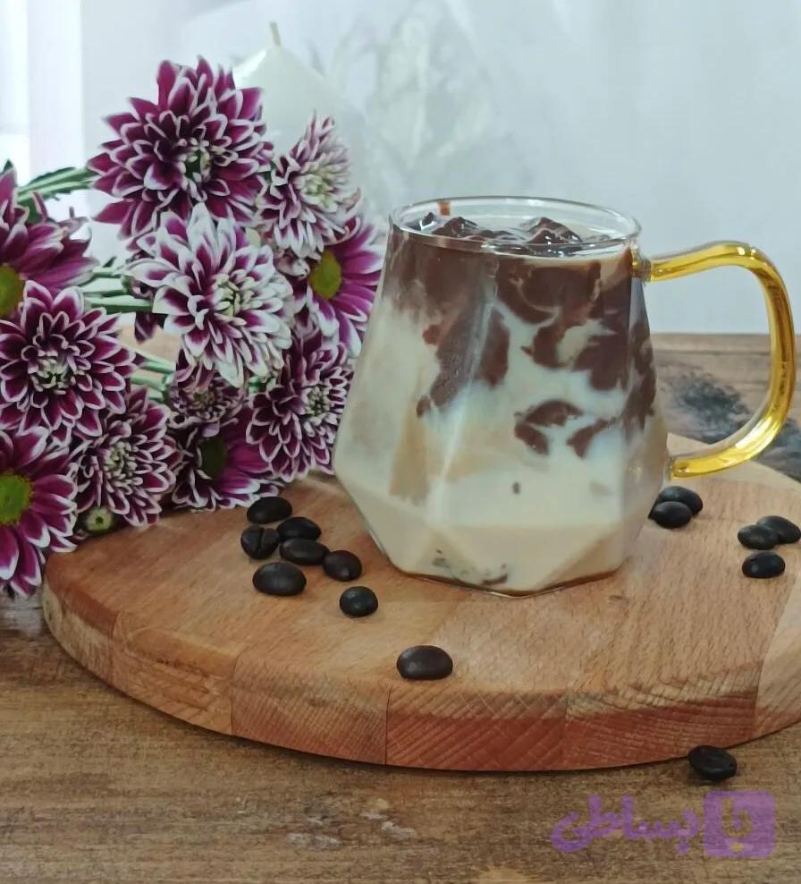 ماگ چندضلعی دسته طلایی — تصویر 1