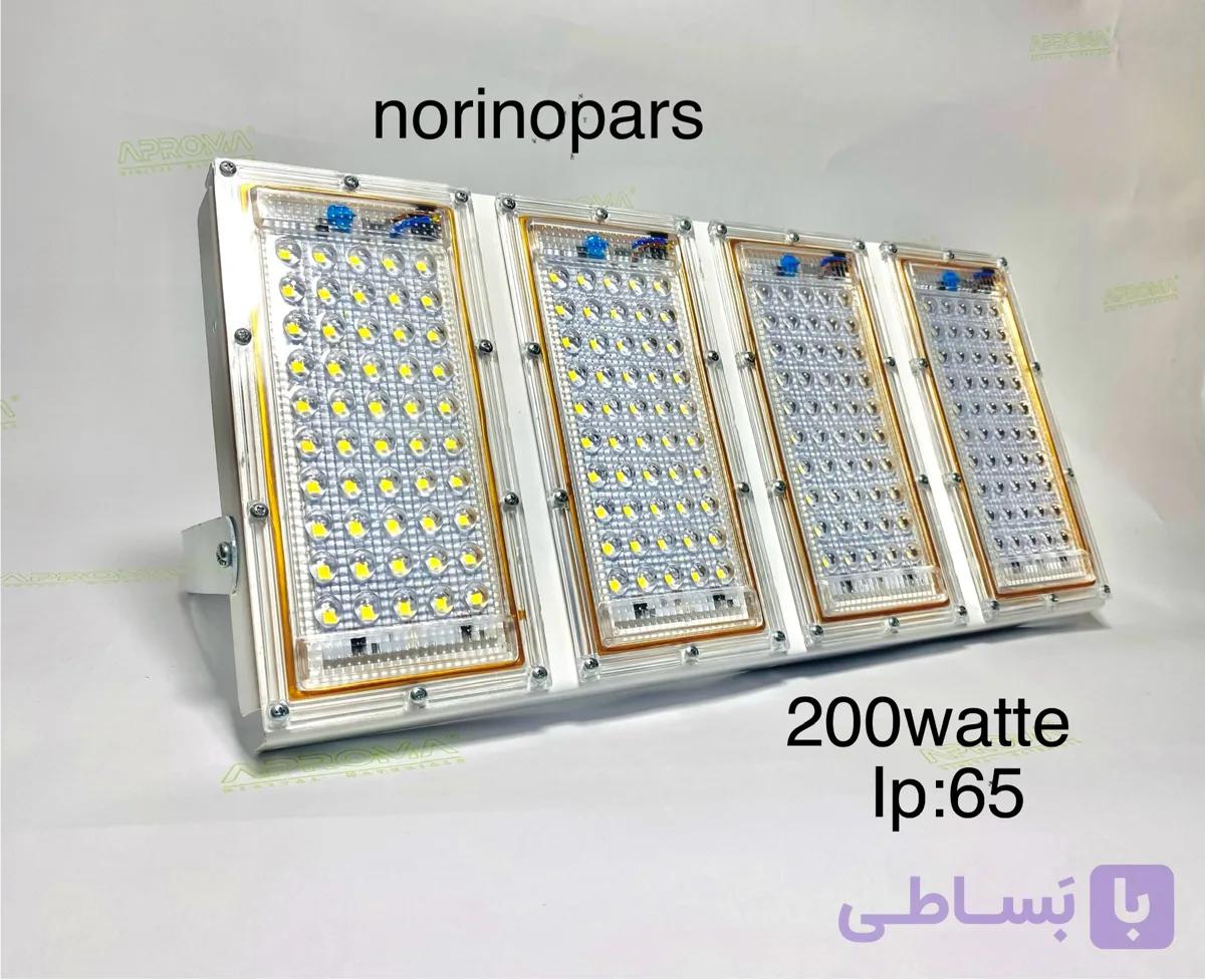 پرژکتور ۲۰۰ وات نورینوپارس (مهتابی)طول عمر بالا ۱۸ ماه ضمانت تعویض