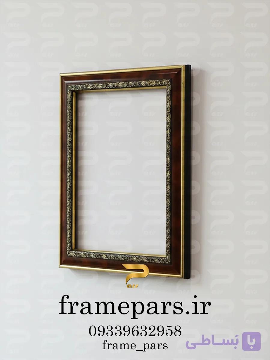 قاب عکس ۳ سانتی قهوه‌ای با طرح گل طلایی — تصویر 1