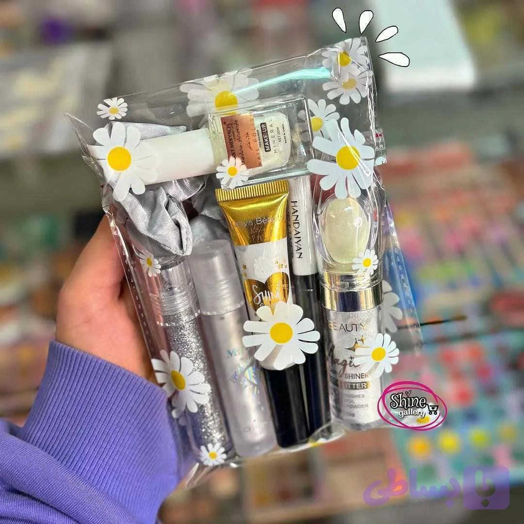 پک آرایشی سفید نقره ای